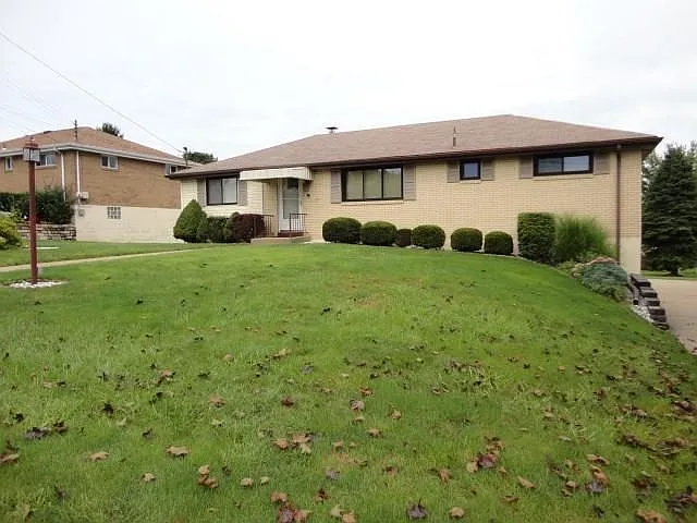 222 Lenore Dr photo 1