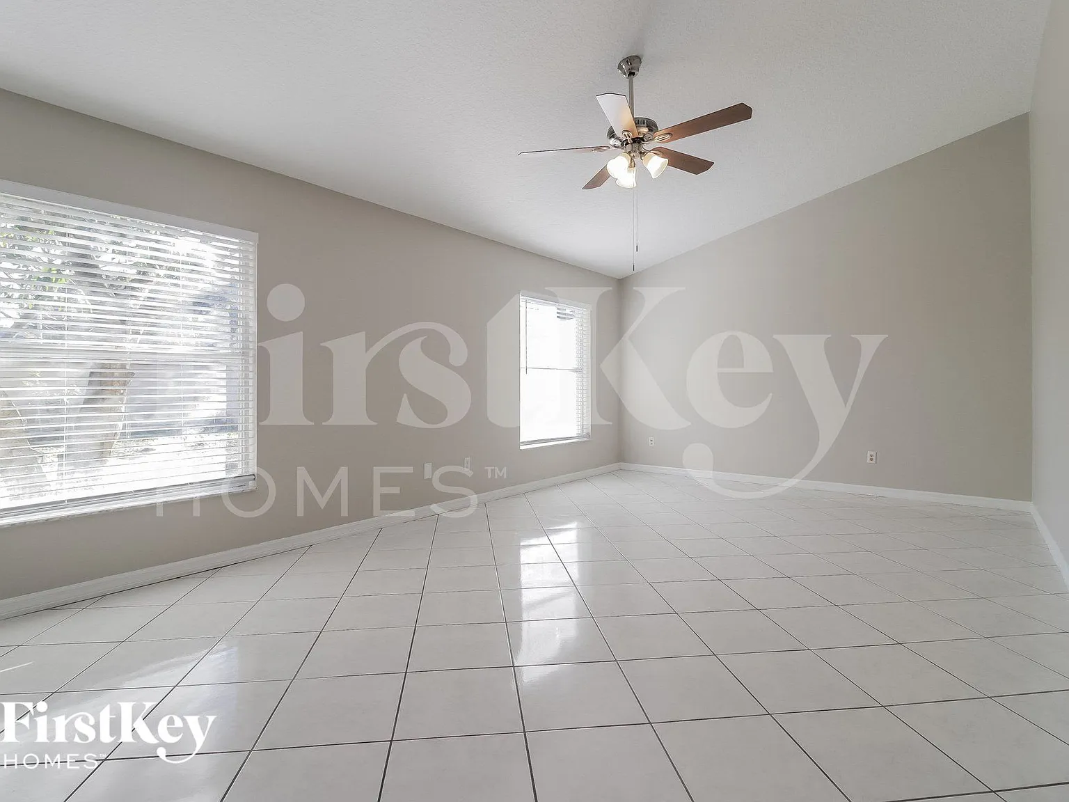 4 bed, 2.0 bath, 2377 sqft, $3,260 — Photo 4