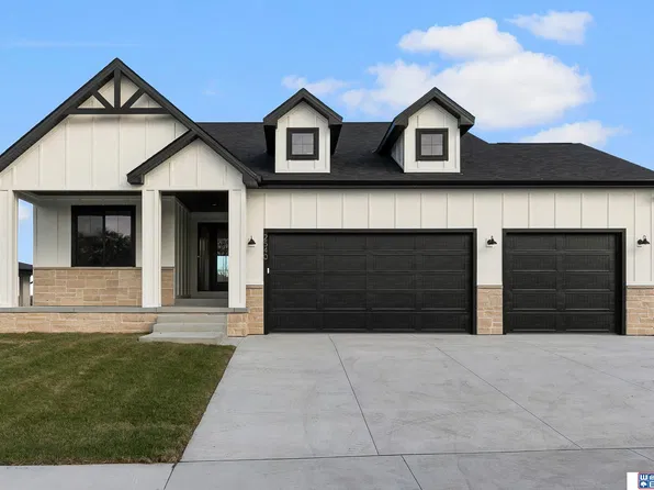 2540 S 102nd St, Lincoln, NE 68520