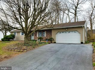 65 Ream Rd, Ephrata, PA 17522
