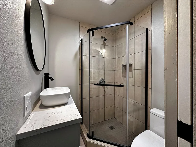914 E 39th St #2 — Photo 25