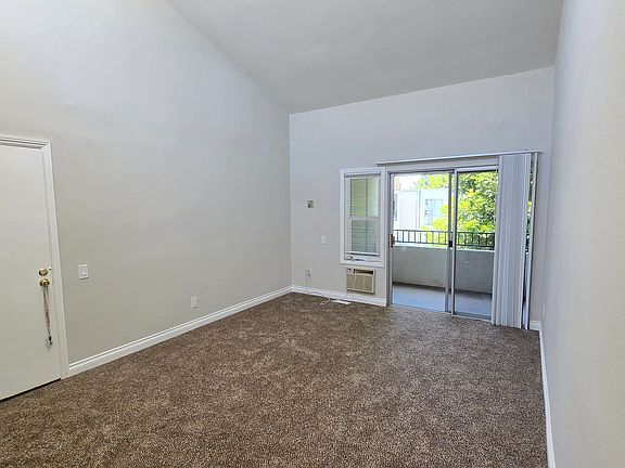 3rd image of 3579 Ruffin Rd Unit 206