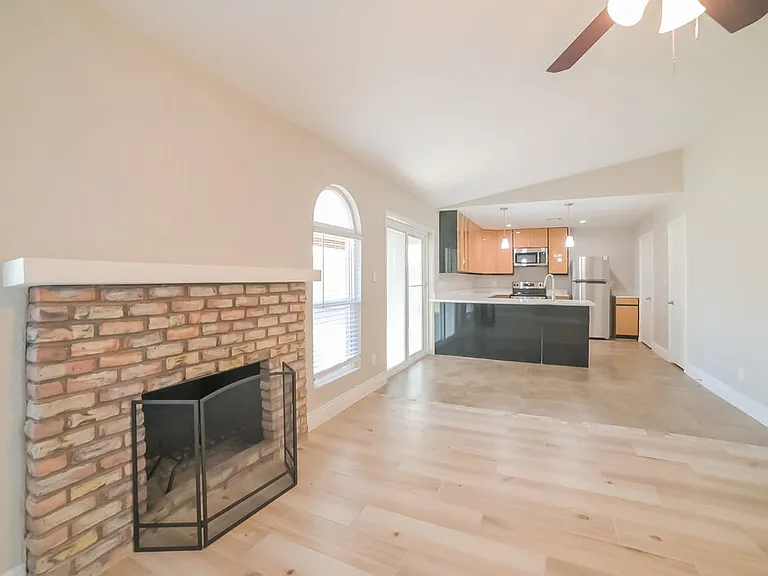 631 W Lindner Ave — Photo 5