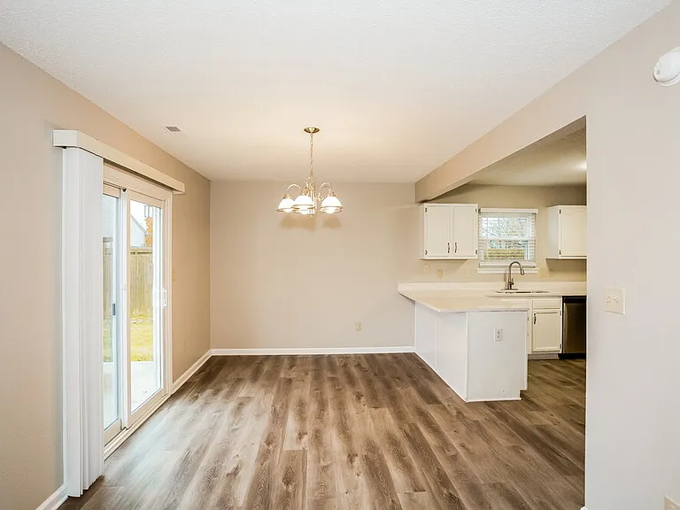 279 Brookview Dr — Photo 7