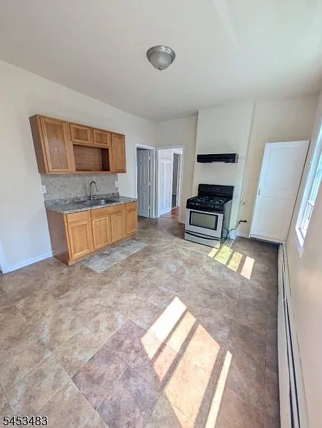 3 bed, 1.0 bath, $2,200 — Photo 2