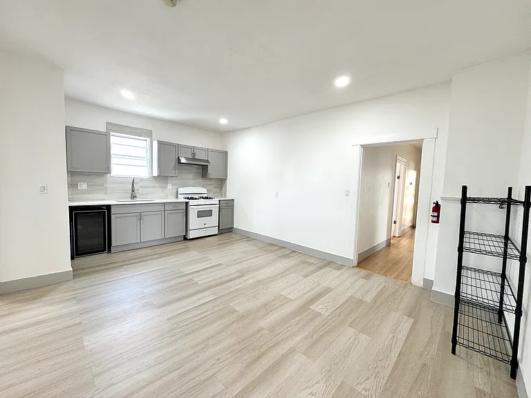 56 Pinckney St #2 — Photo 4