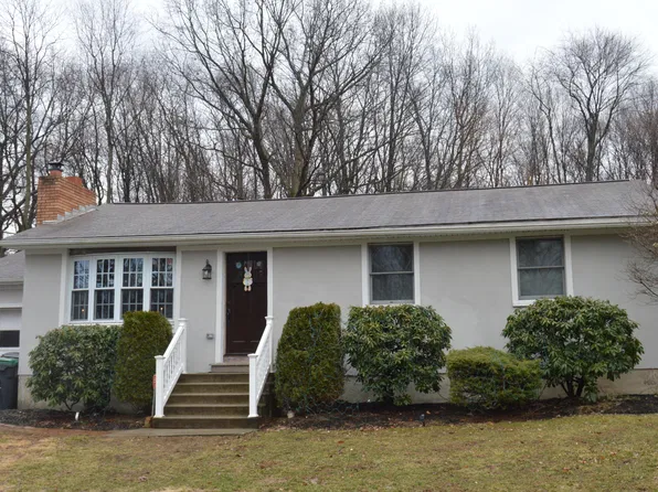 4 Para Dr, Pittston, PA 18640