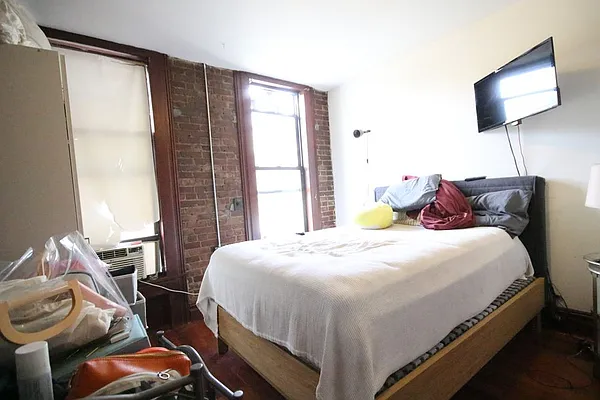 Rented by Dynamik Realty | media 7