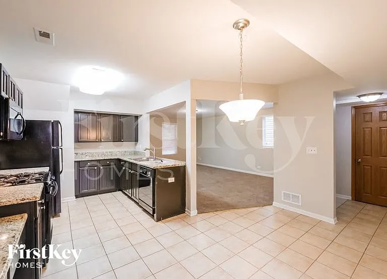 1028 Four Seasons Blvd — Photo 7