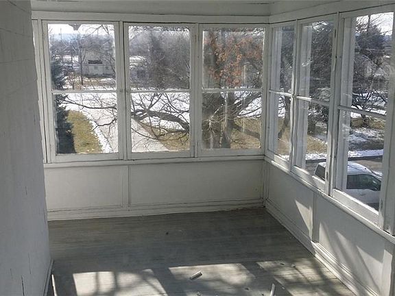 5th image of 404 Garfield St