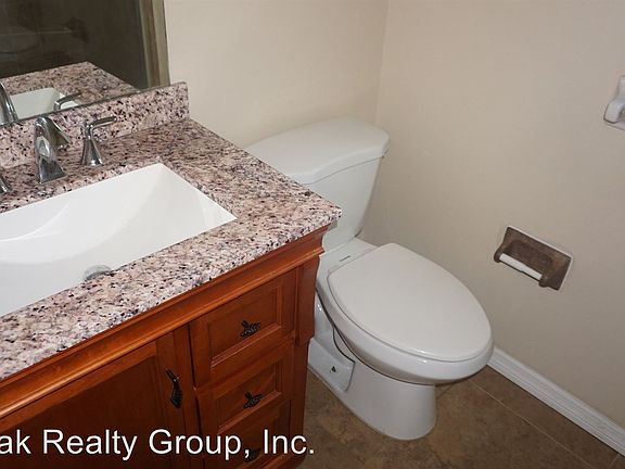 4th image of 212 Foxwood Dr