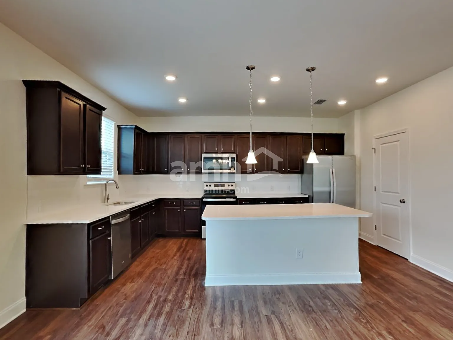 4 bed, 2.5 bath, 2449 sqft, $2,595 — Photo 3