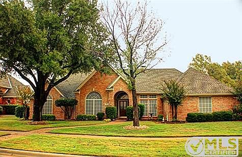 1st image of 211 Manor Pl