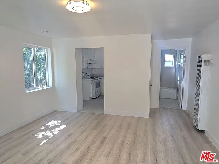 3825 Sedgwick Ave — Photo 3
