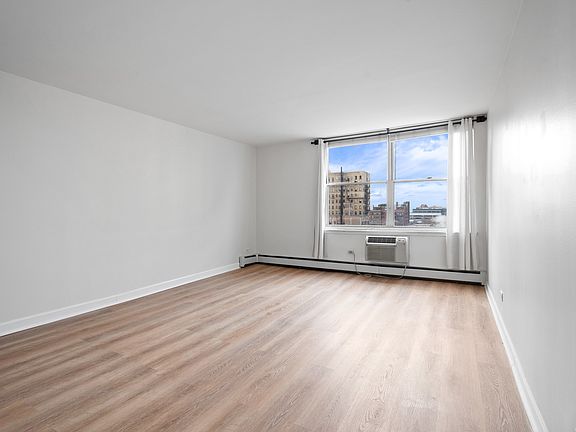 4th image of 3033 N Sheridan Rd APT 910