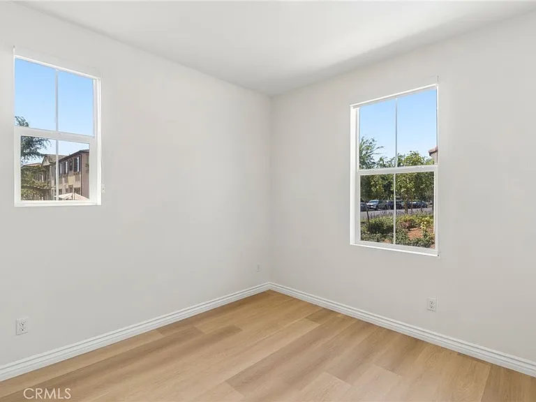 2811 E Kendall Ln — Photo 17