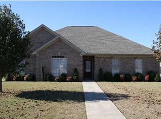300 Benton Dr, Muscle Shoals, AL 35661