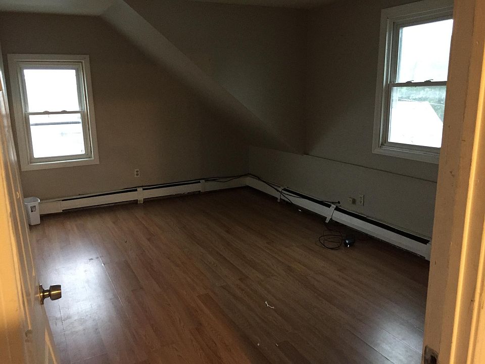 2nd image of 187 North St #3