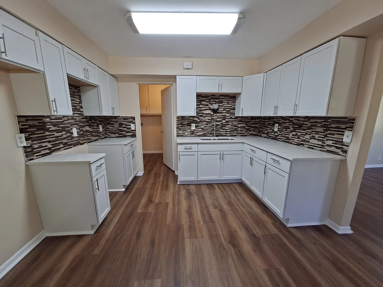 3 bed, 988 sqft, $1,400 — Photo 3