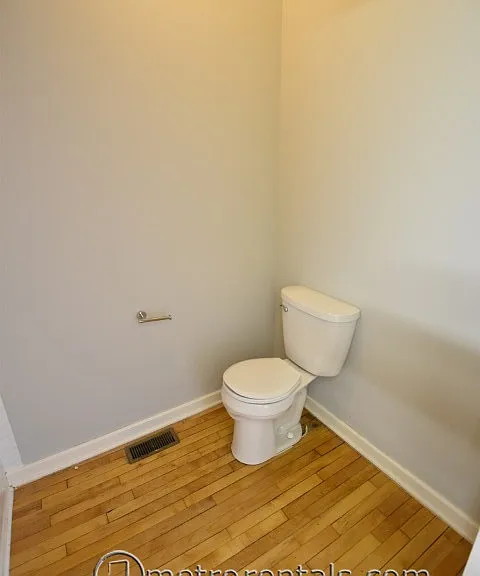 32 Warren St — Photo 20