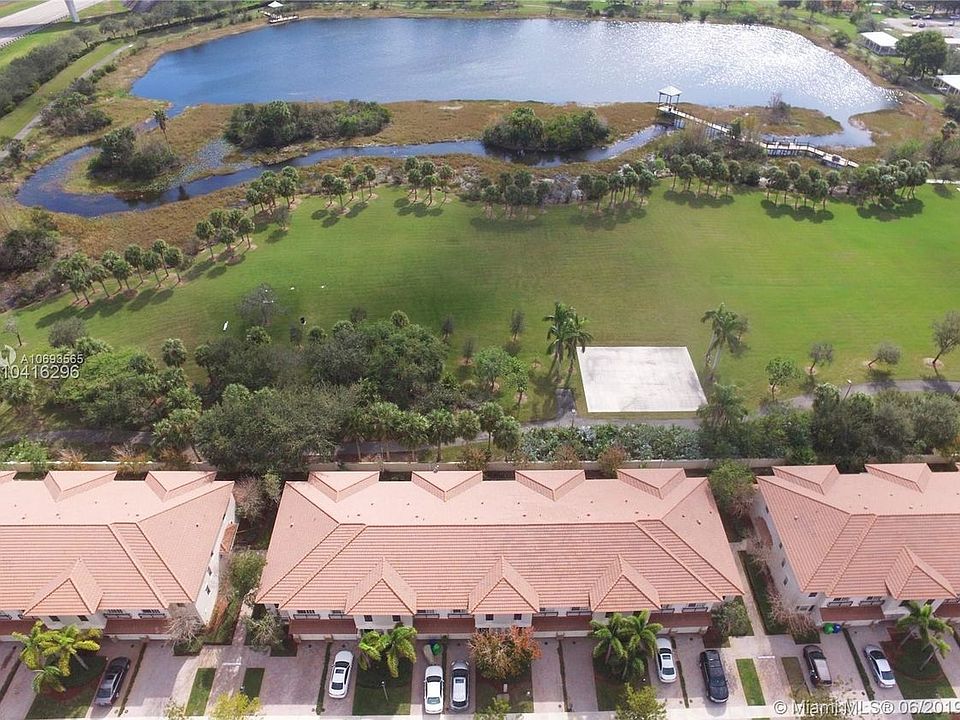 1st image of 271 Las Brisas Cir #271