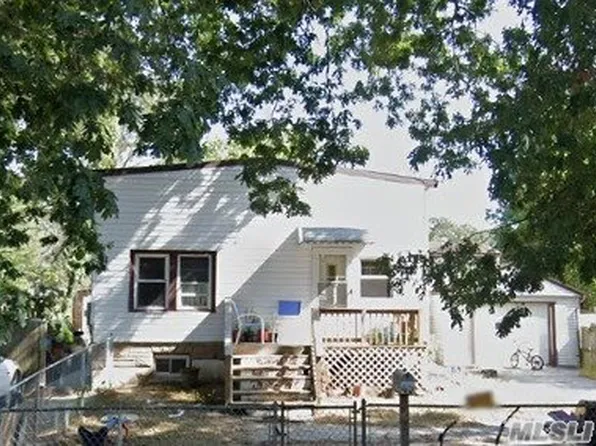 45 Grant Ave, Brentwood, NY 11717