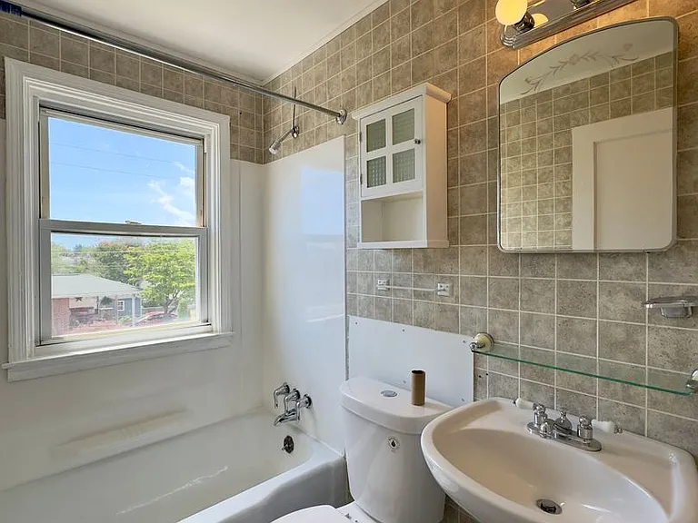 433 Oakwood Rd — Photo 9