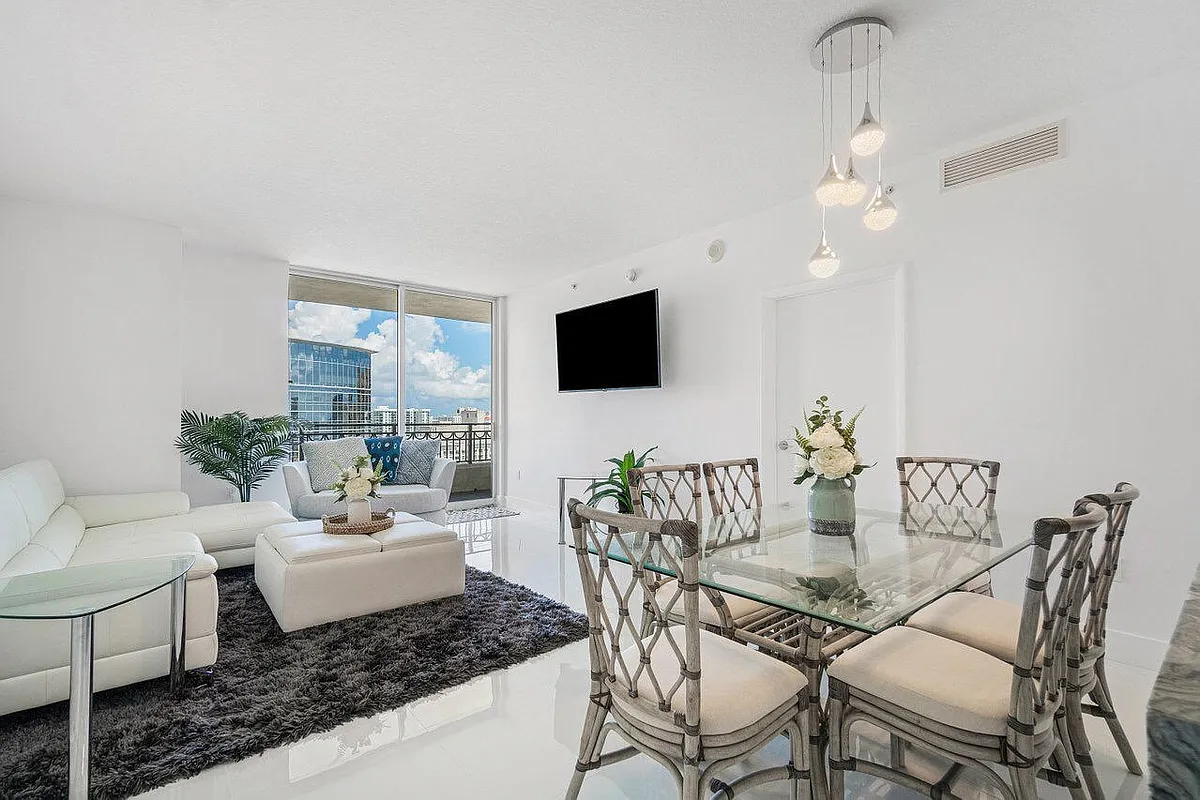 Building Photo - 550 Okeechobee Blvd #1809