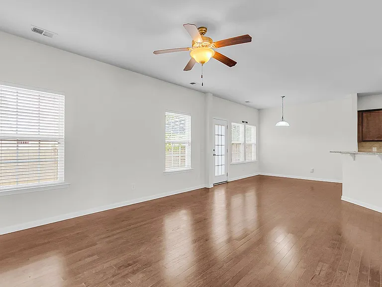 212 Longford Dr — Photo 11