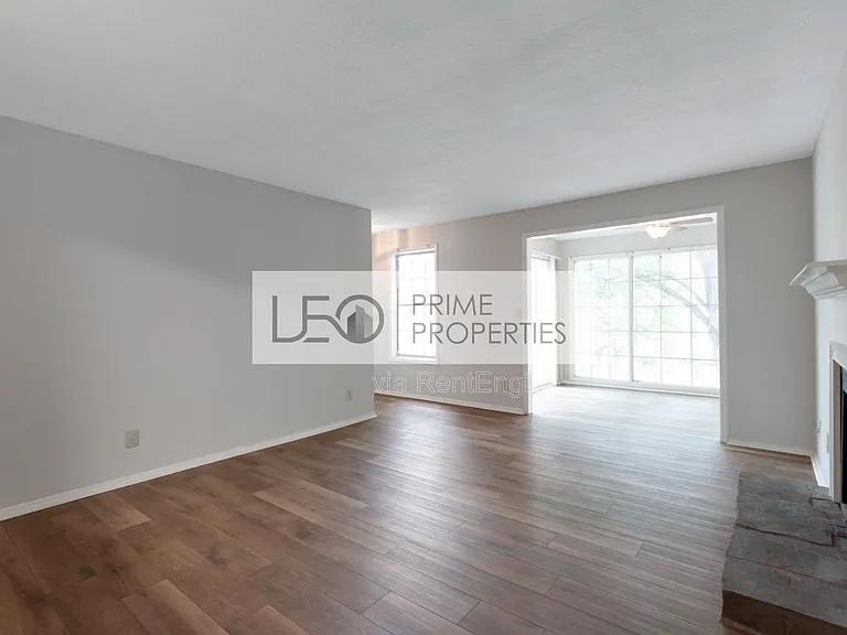 1350 Brockett Pl — Photo 3