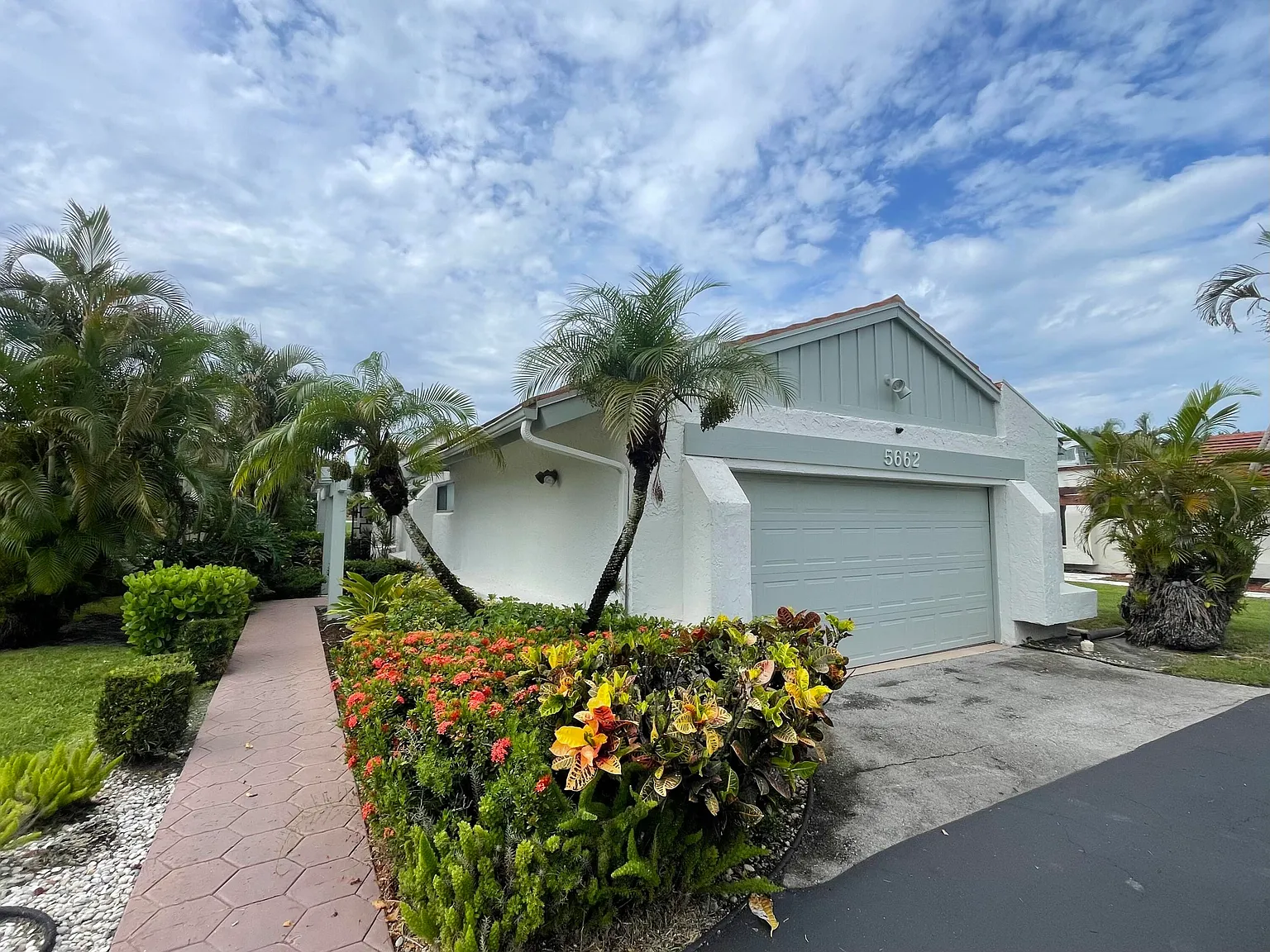 3 bed, 2.0 bath, 1652 sqft, $4,500 — Photo 2