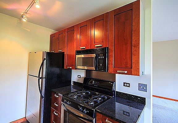 3rd image of 5400 S Harper Ave Unit 402