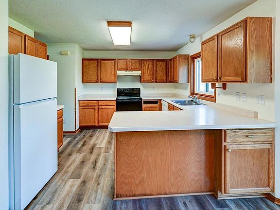 4th image of 5862 Woodland Dr