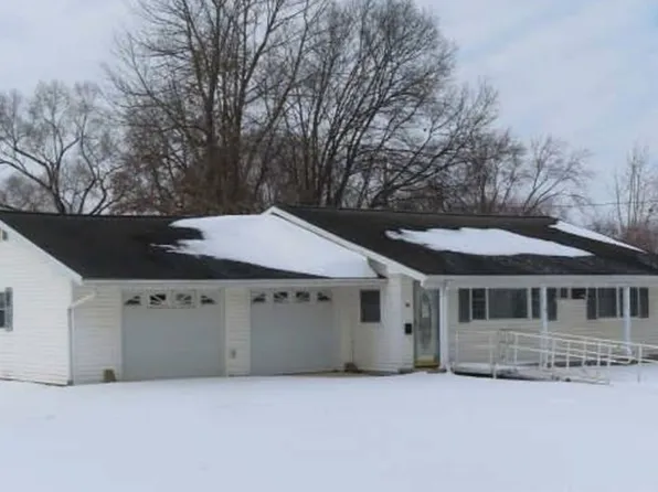 24 N Broadway St, Herrick, IL 62431