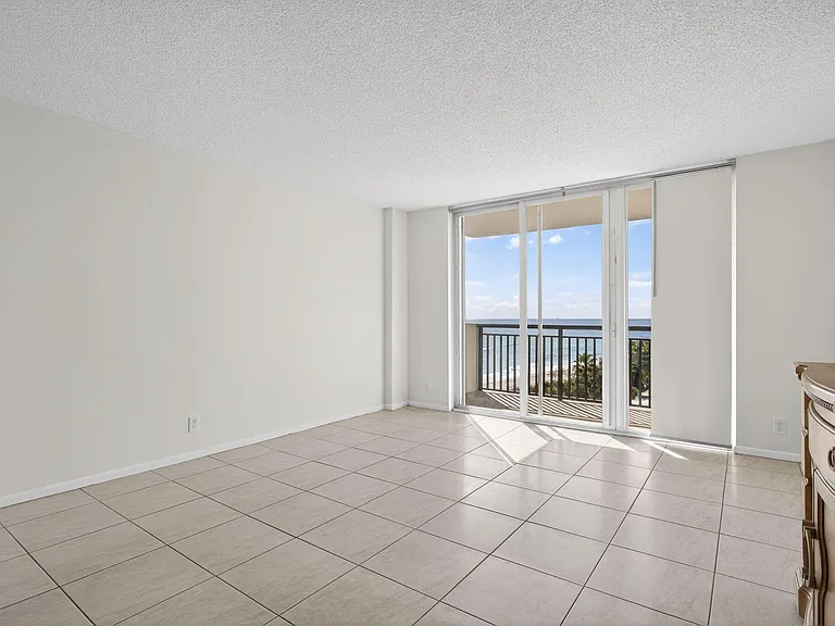 1147 Hillsboro Mile #908 — Photo 11