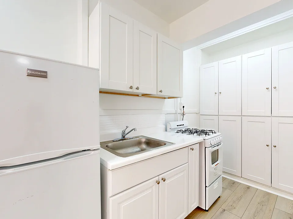 507 Taylor St #208
