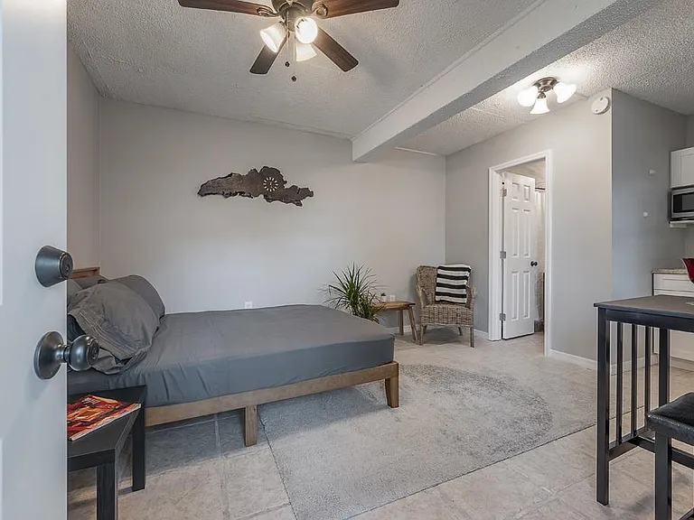 225 W Hiawatha St #2 — Photo 1