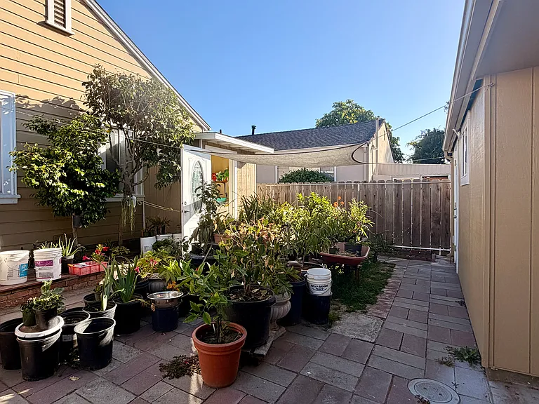 386 Maud Ave — Photo 13