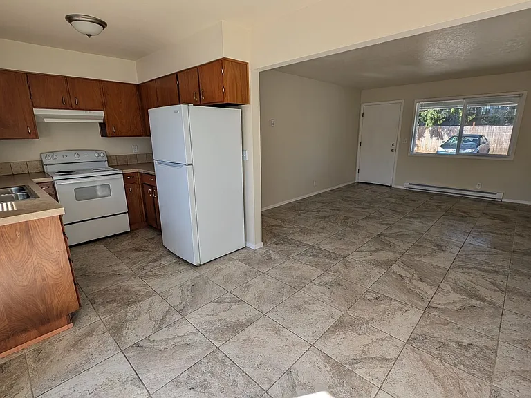 1134 E Main St #1 — Photo 8