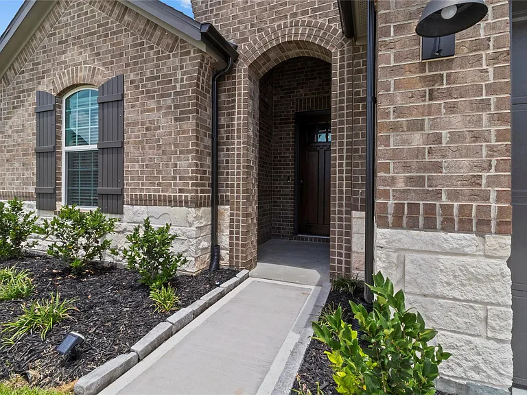 4009 Pear Tree Way — Photo 3