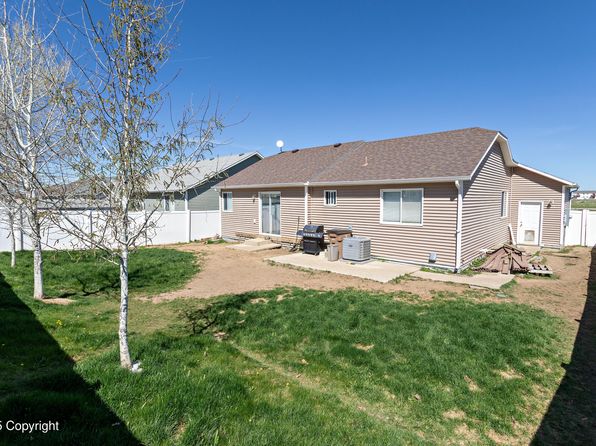 3902 Red Lodge Dr, Gillette, WY 82718