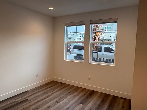 Floor 1 - Den (possible office or exercise room)