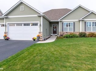 804 Coventry Cir S, Sycamore, IL 60178