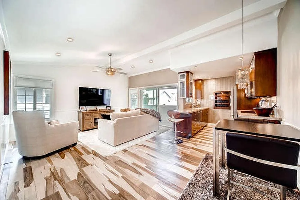 2 bed, 800 sqft, $3,795 — Photo 1