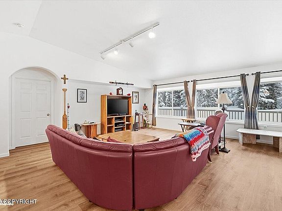 4th image of 130 Green Valley St