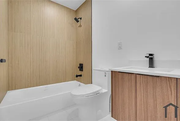1037 NW 2nd St #2C — Photo 11