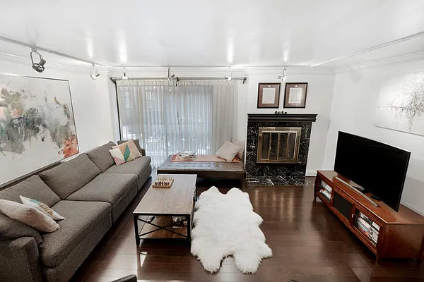 Rented by Compass | media 13