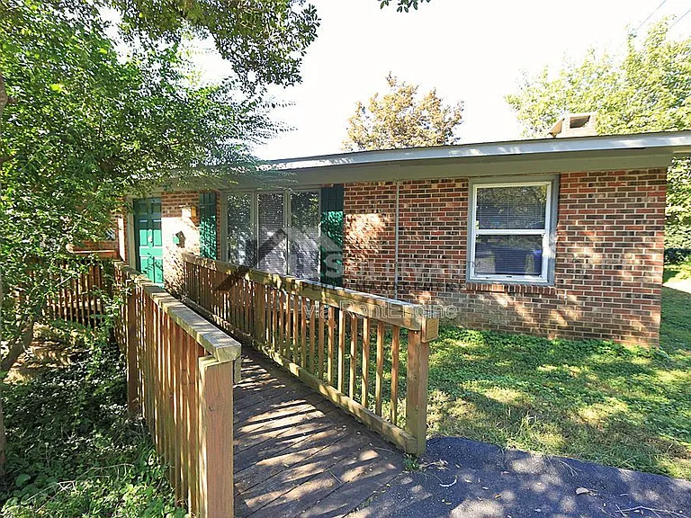 100 S Hassel St — Photo 1