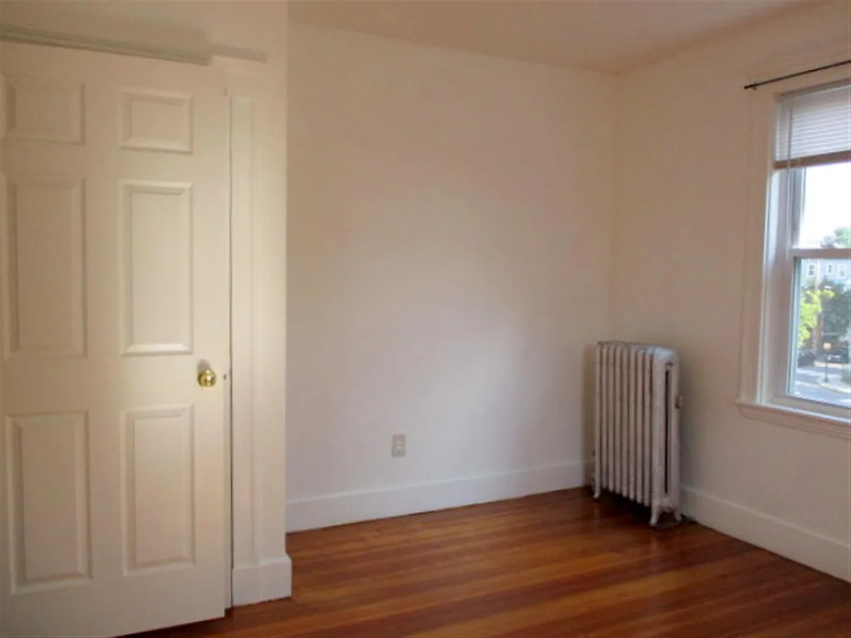 Building Photo - 17 Montgomery St #2