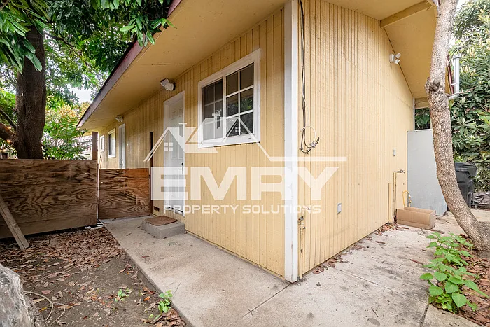 243 S Orange Blossom Ave #B — Photo 8